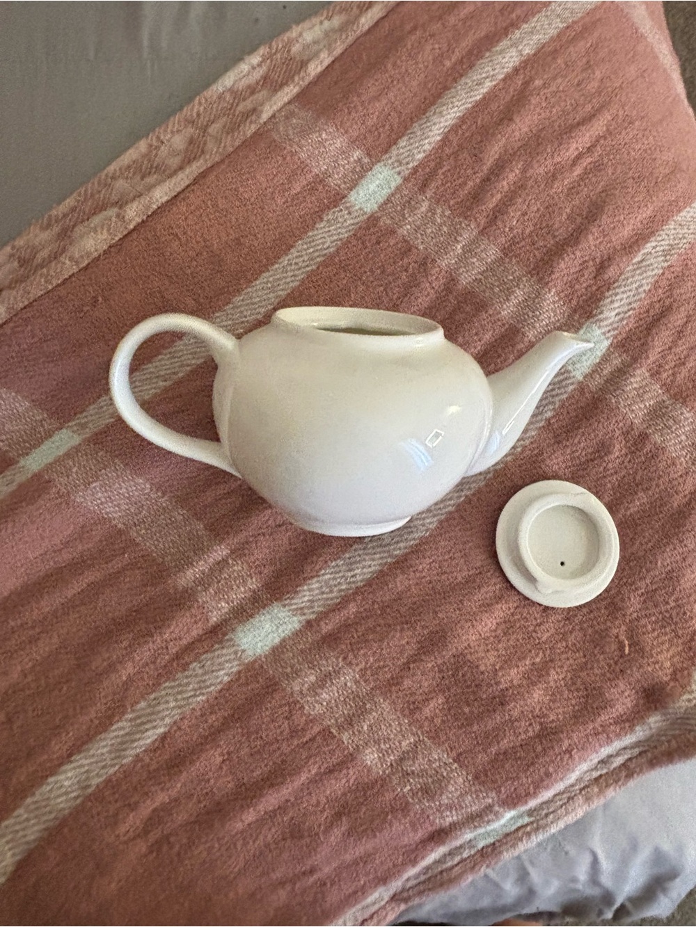 Classic White Ceramic Teapot with Lid - Elegant Home Kitchen Serveware